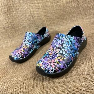 Anywear Clog Slip On Colorful Healthcare professional Oil Slip Resistant size 8